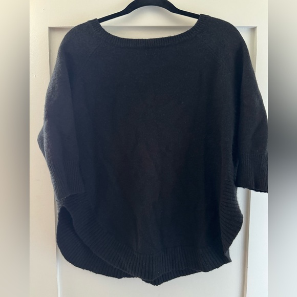 Express | Round Split Hem Sweater - Picture 2 of 9